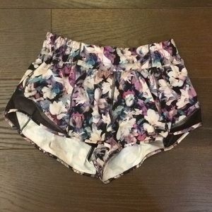 NWOT lululemon Hotty Hot short 2.5”